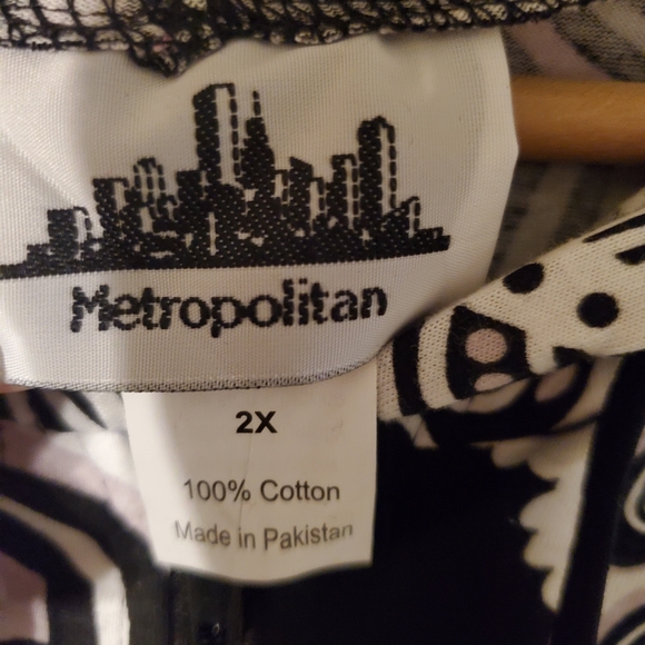 Metropolitan Black Pink Zippered All Over Patterned Lightweight Plus Size Jacket - Picture 8 of 11